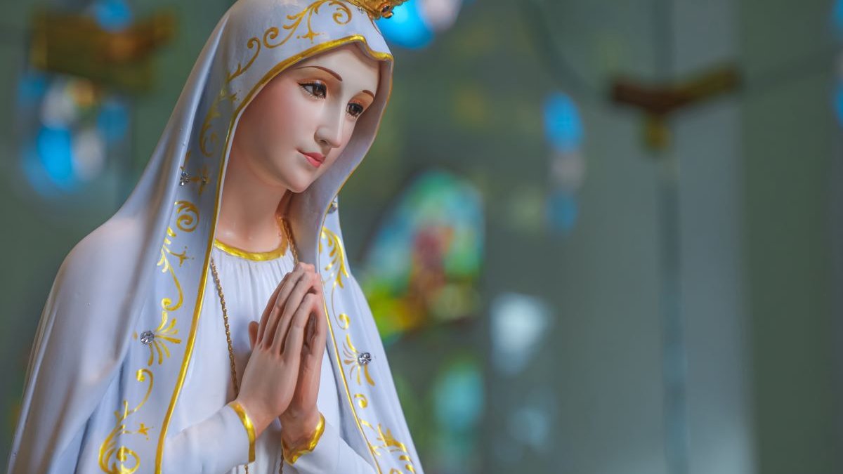 Consagración a la Virgen María - dama de honor