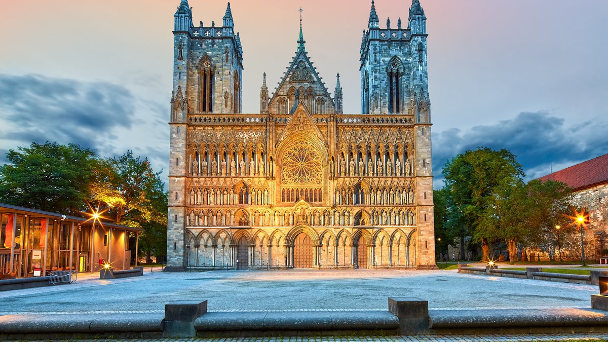 Summer-sunset-over-Nidaros-Cathedral-called-Nidarosdomen-in-Trondheim-Norway.jpg