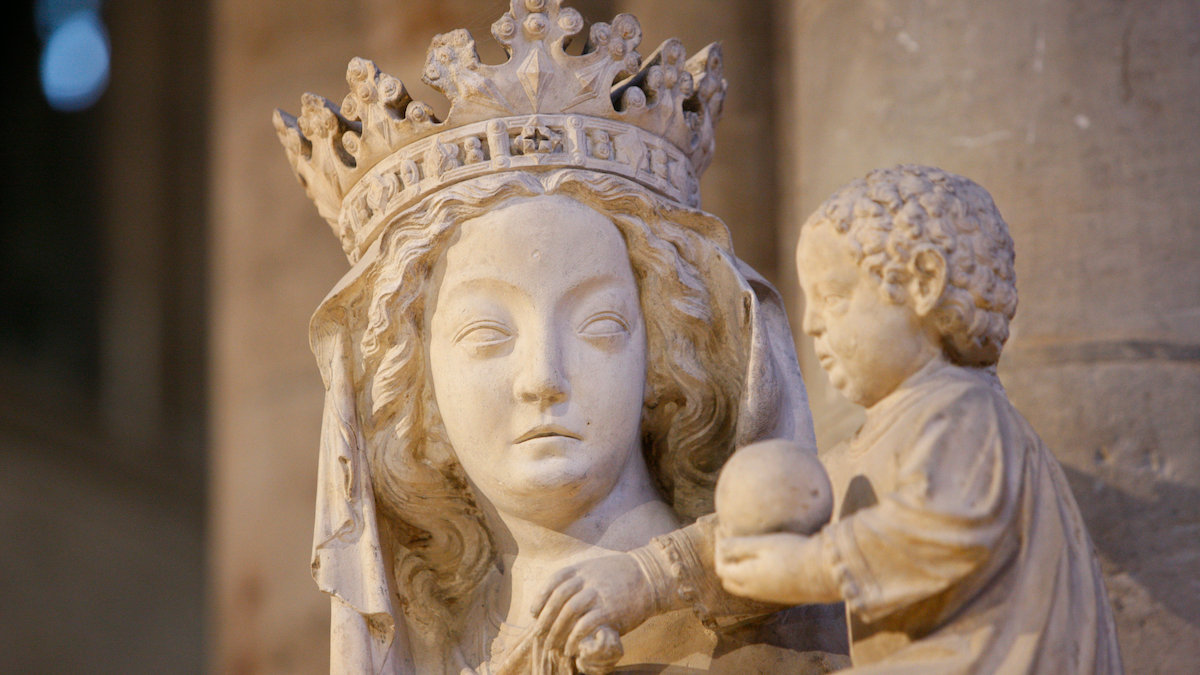 Vierge au pilier, sculpture, Vierge couronnée, statue de pierre, Jésus enfant , portrait, couronne