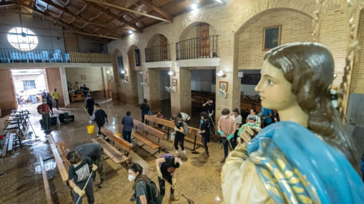 DANA valencia España iglesia voluntarios