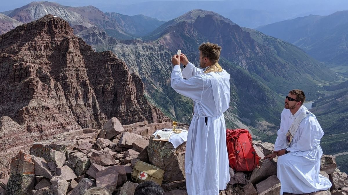misa en las montañas de colorado