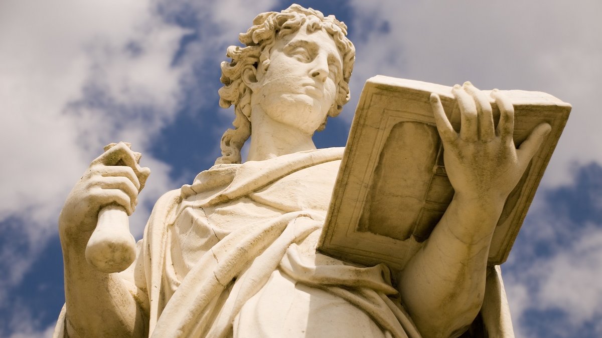 Statue Reading