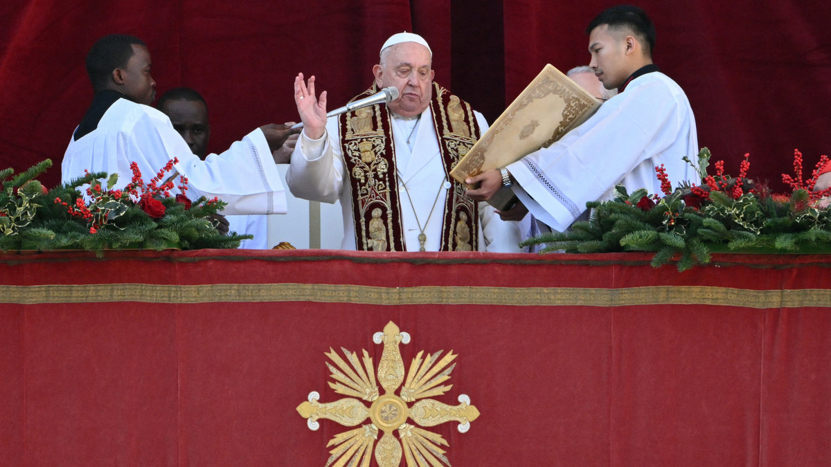 BENEDICTION-URBI-ET-ORBI-POPE-AFP