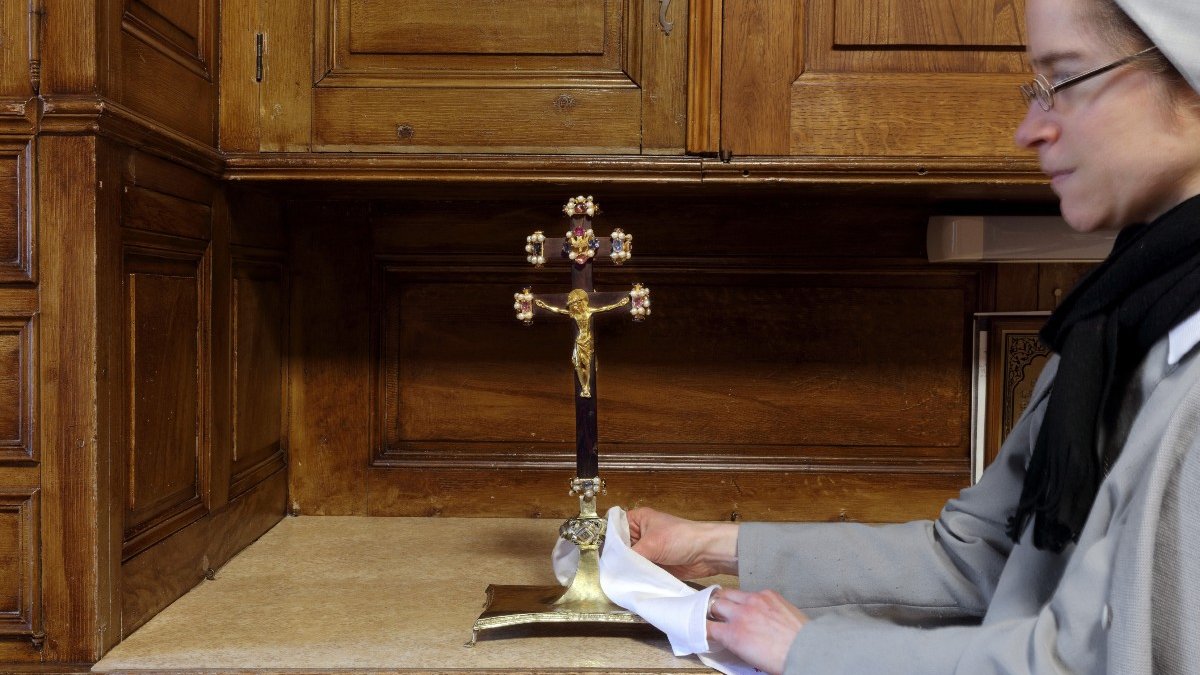 CROIX-ANJOU-RELIQUES.jpg