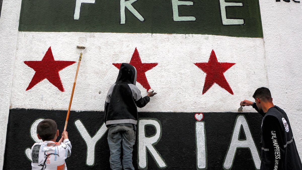 Syrians paint mural "Free Syria"