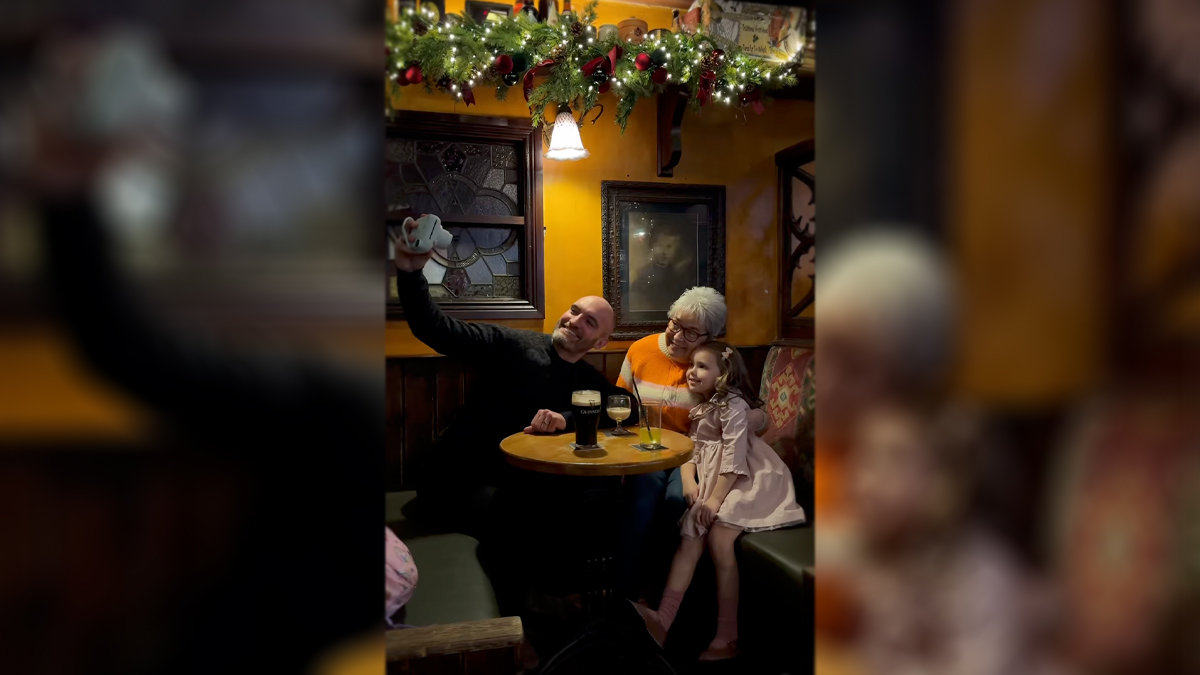 charlies-bar-enniskillen-Christmas-Advert-2024