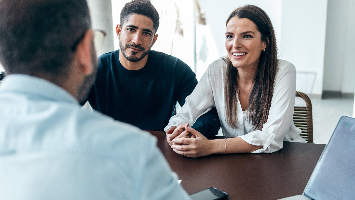 man-woman-plan-meeting-