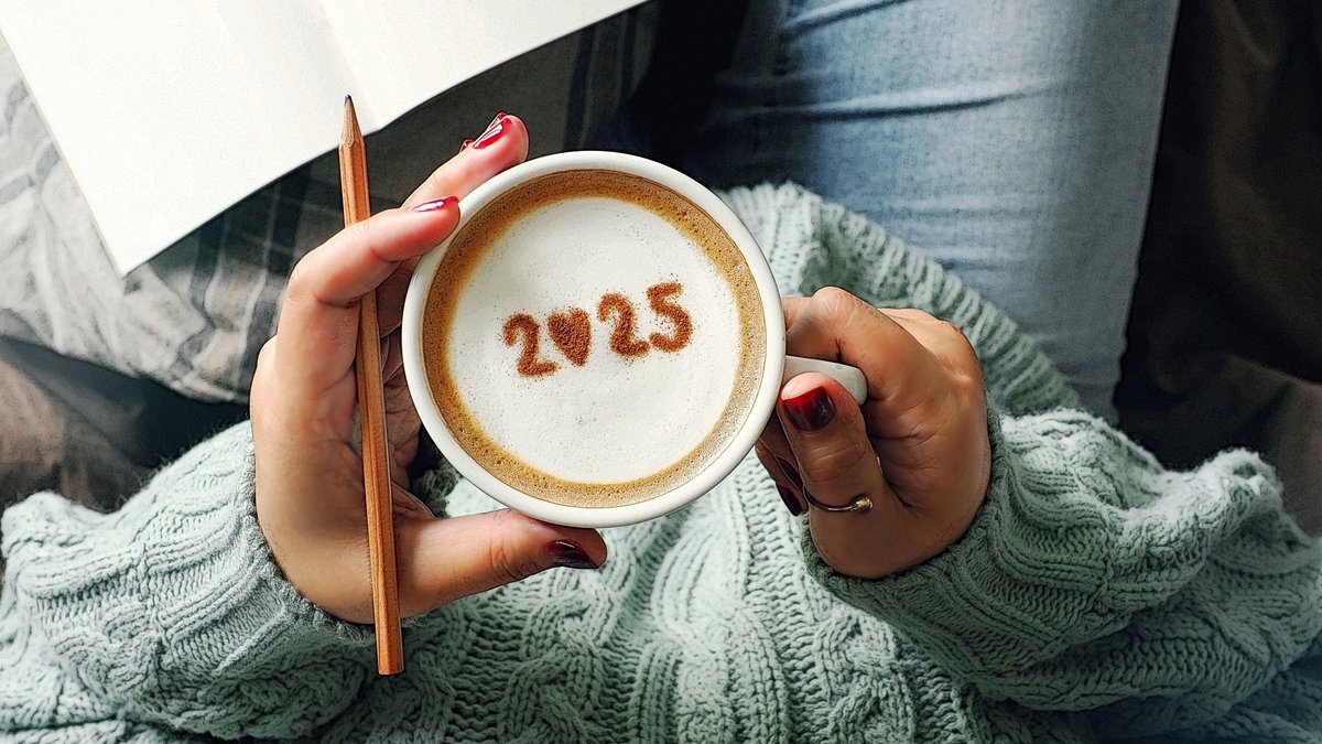 New year 2025 celebrated coffee cup with number 2025 on frothy surface of cappuccino