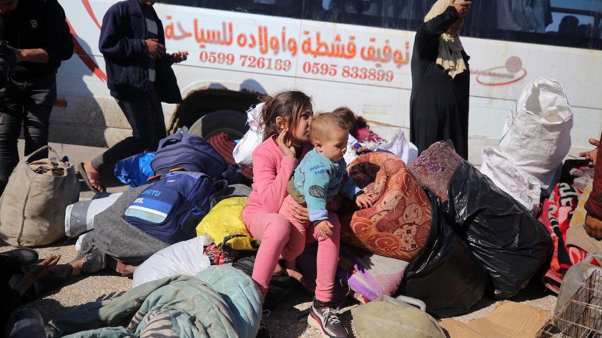 Displaced Palestinians returning to their homes in Gaza