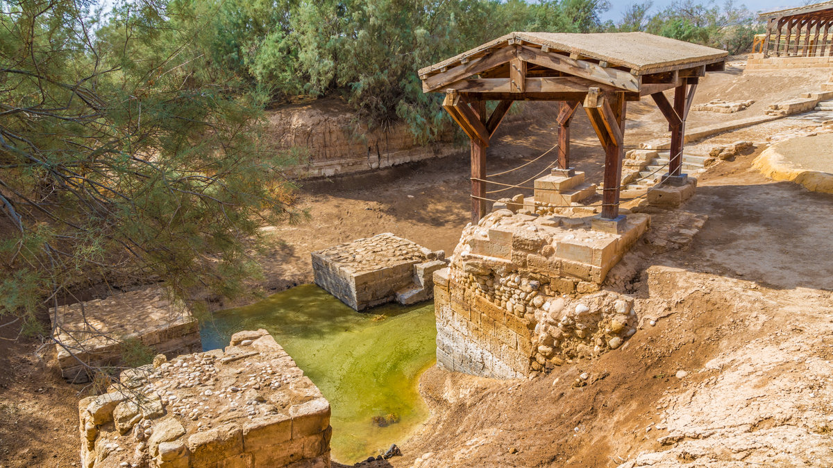 SITE-DU-BAPTEME-DE-JESUS-JORDANIE-shutterstock