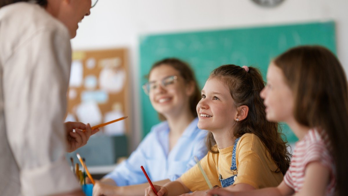 TEACHER-SCHOOL.jpg