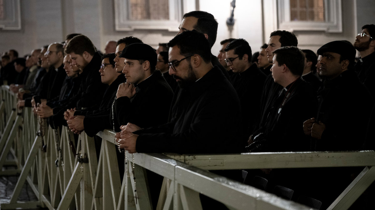 POPE-HEALTH-ROSARY-ST PETER'S SQUARE