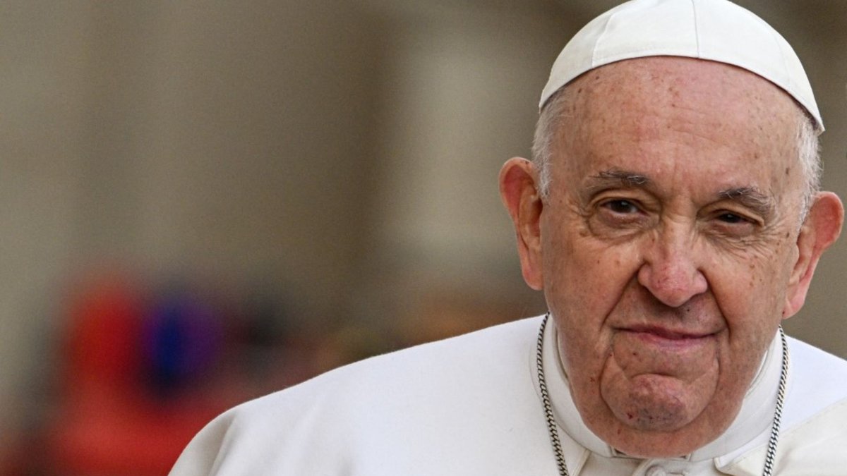 Papież Franciszek na Anioł Pański: dziękuje za modlitwę i modli się o pokój