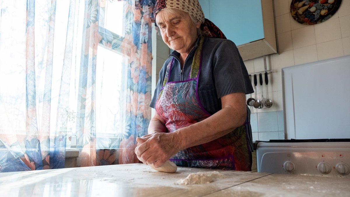Italy nonna grandmother cooking cuisine