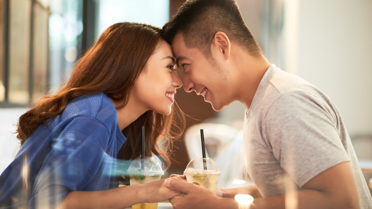 Young_Couple_In_Love_original_531282.jpg