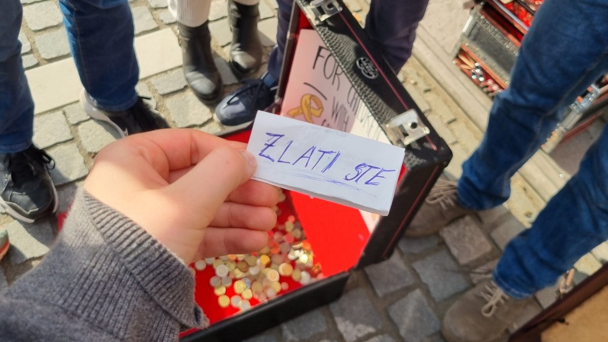 dijaki 2. a letnika Skofijske klasicne gimnazije iz Ljubljane