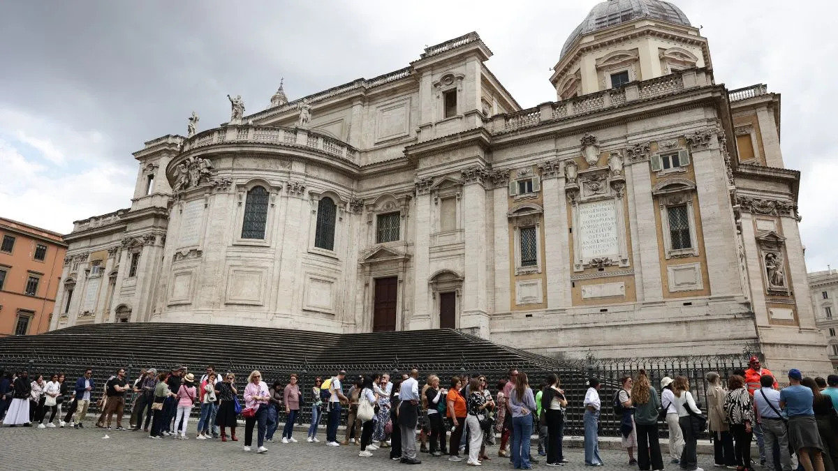 FILE-ATTENTE-SAINTE-MARIE-MAJEURE_33e713.jpg