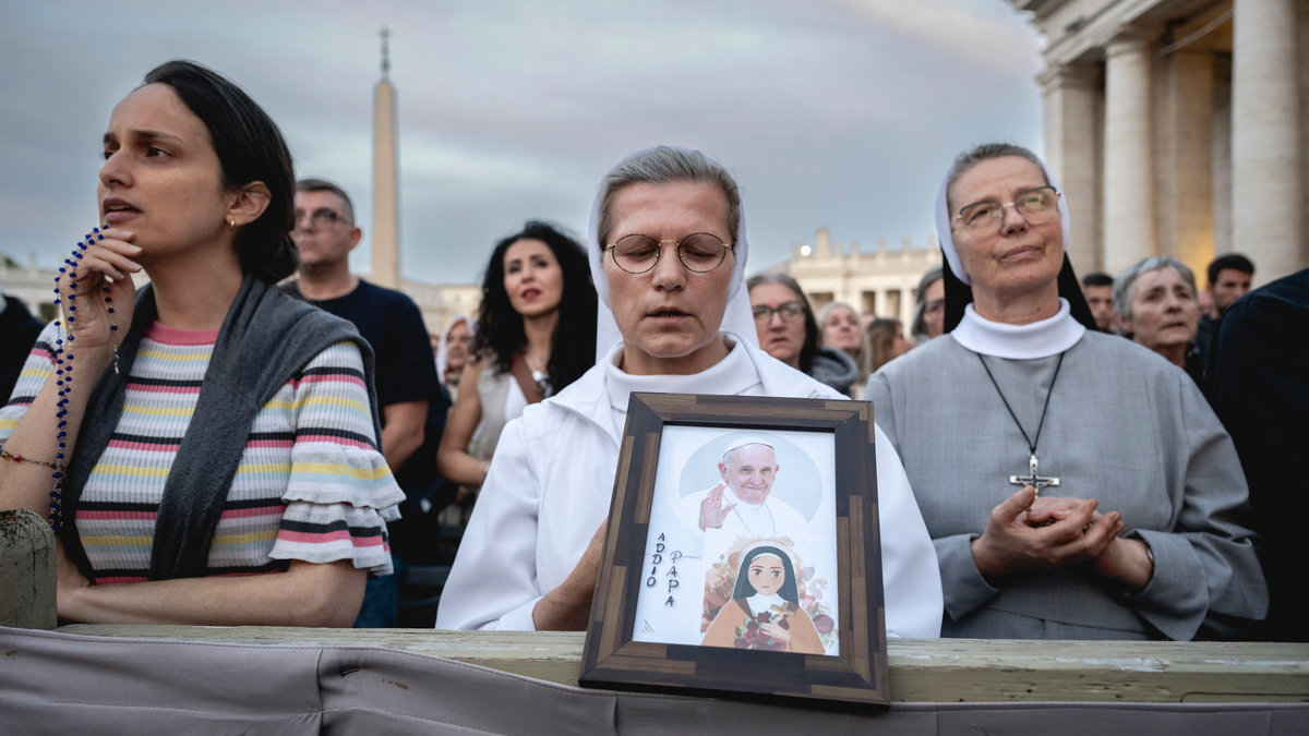 Faithful pray during the Rosary prayers in honor of Pope Francis