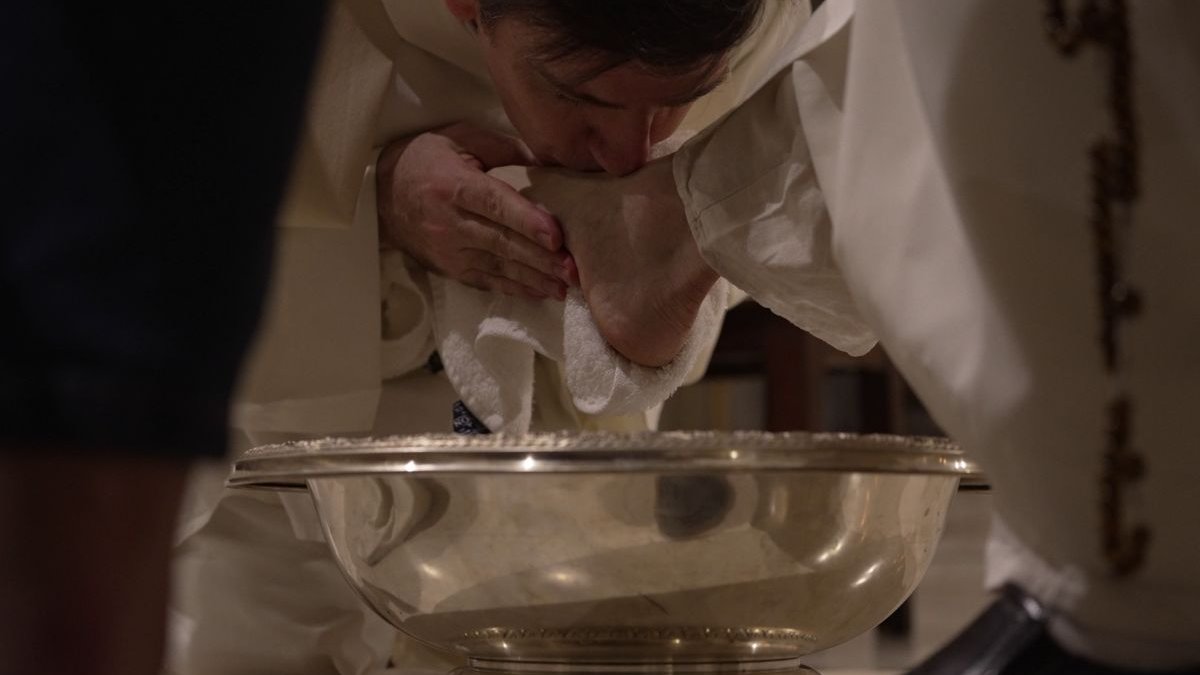 Hemos visto su gloria documental álbum para el Triduo Pascual