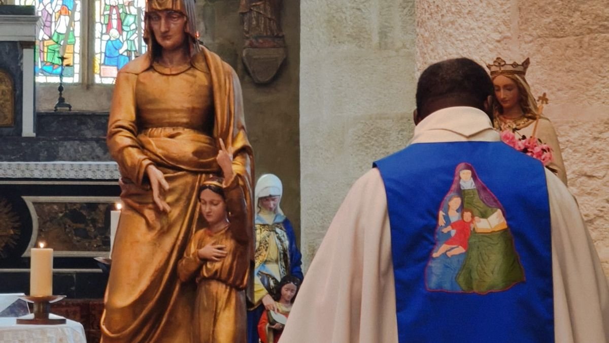 scapulaire-sainte-anne.jpg