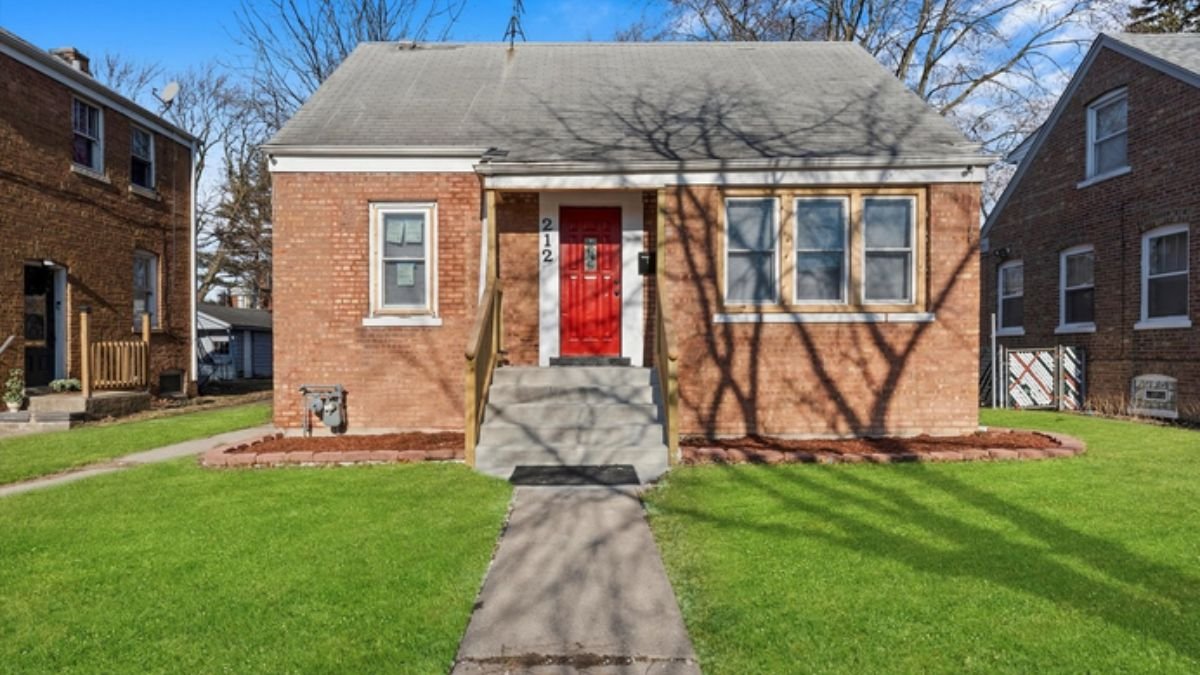 Maison-d-enfance-de-Leon-XIV-Dolton-USA-@redfin.com_.jpg