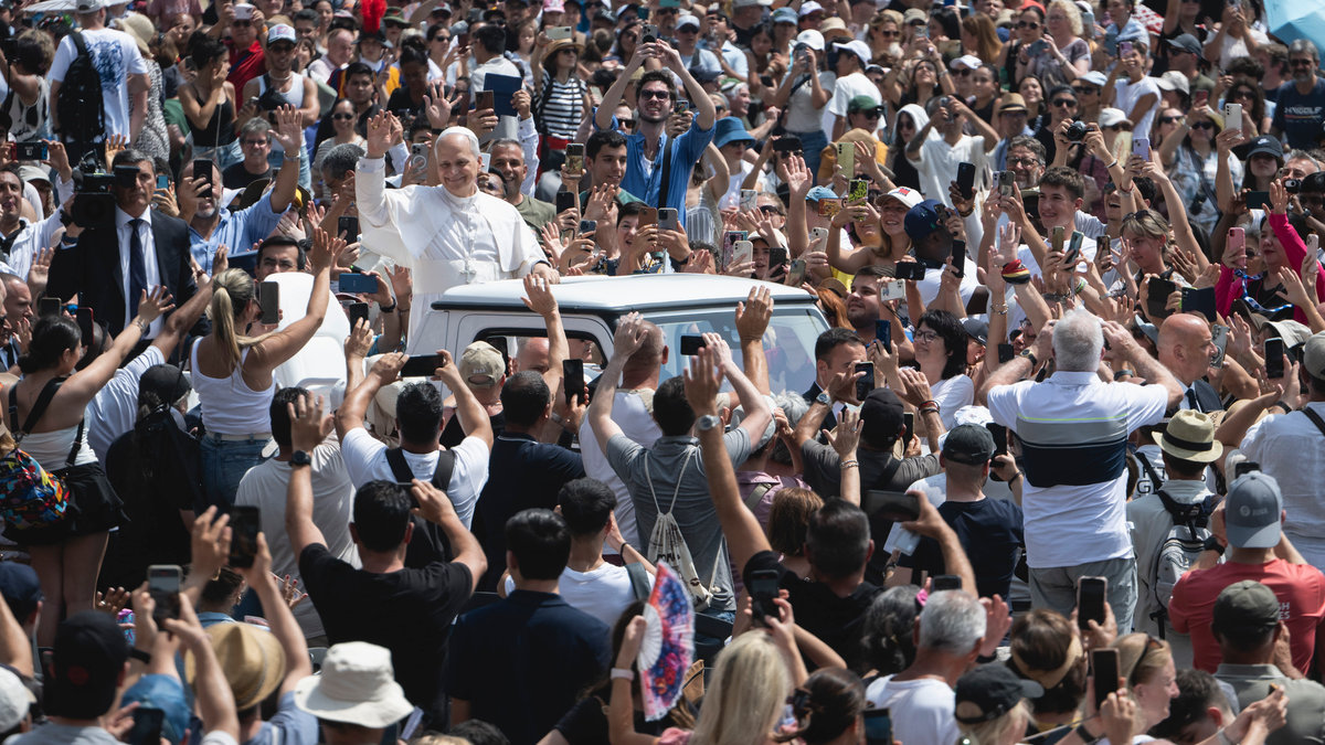 Pope-Leo-XIV-Angelus-prayer-Vatican