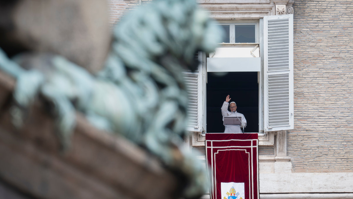 pope-leo-xiv--st.-peter's-square-angelus-prayer