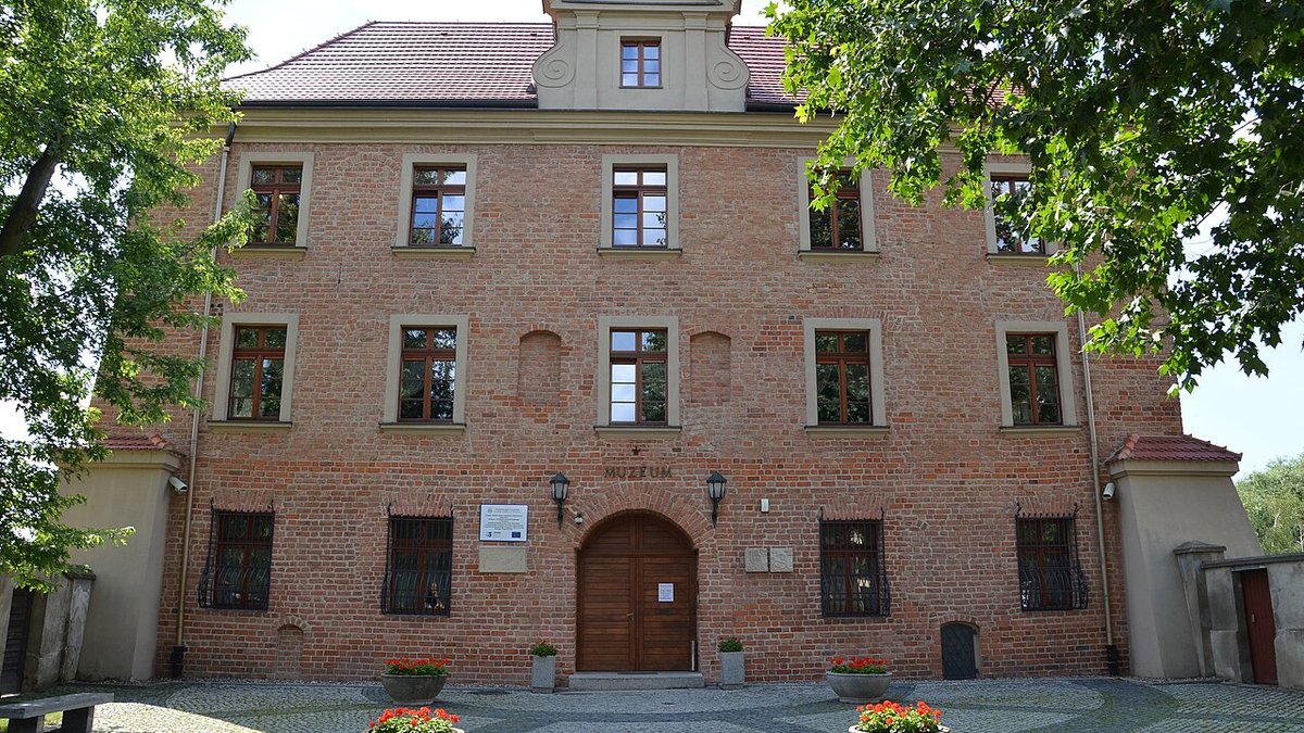 Akademia_Lubranskiego_w_Poznaniu_03.jpg