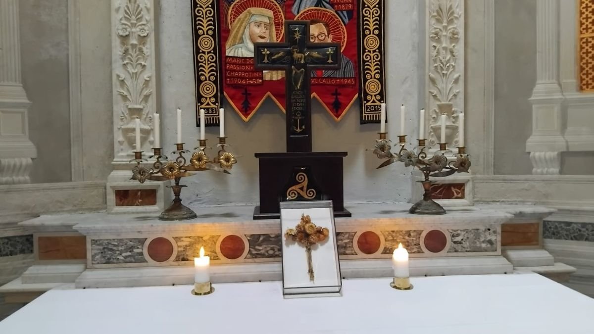 Croix-de-fleurs-de-Marcel-Callo.jpg