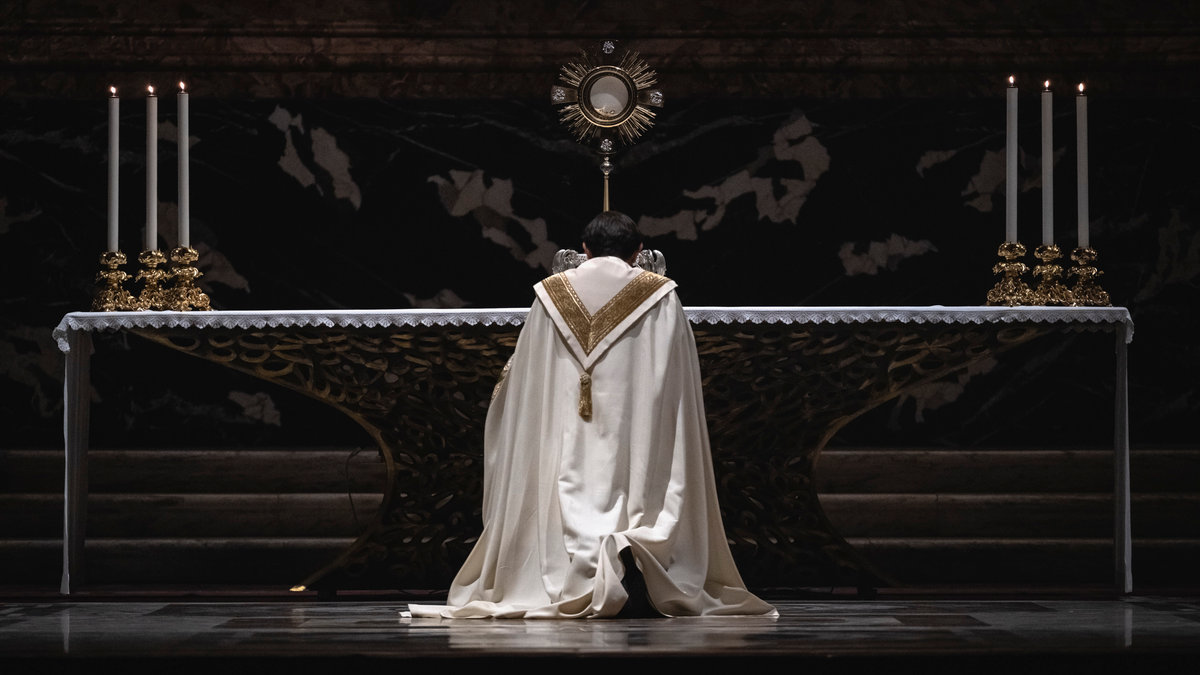 eucharistic-adoration-penitential-liturgy-jubilee-digital-missionaries -catholic-influencers