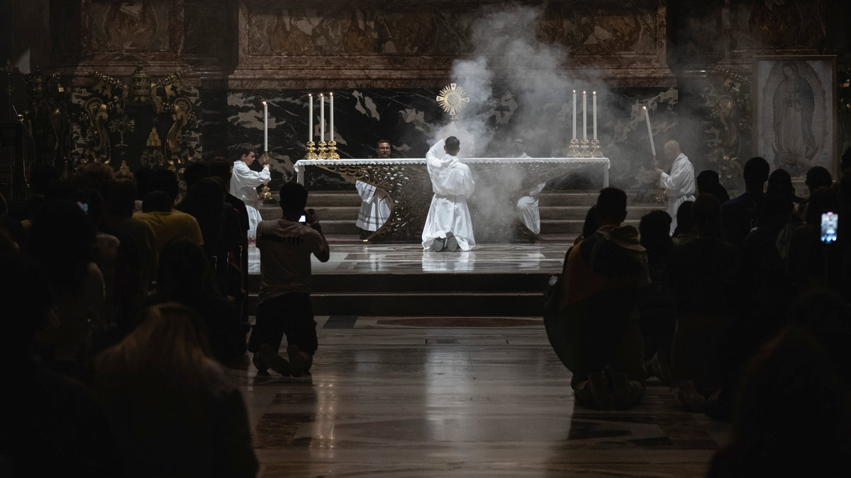 eucharistic-adoration-penitential-liturgy-jubilee-digital-missionaries -catholic-influencers
