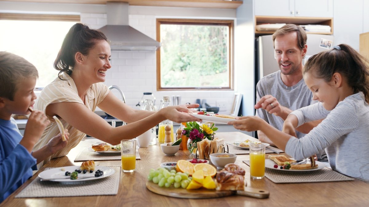 Réveil du mauvais pied, cris et disputes… Cette astuce va changer vos matins en famille