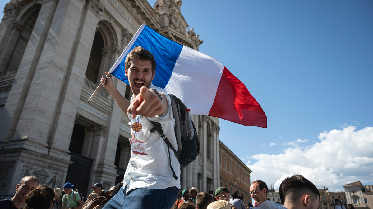 french-pilgrims-holy-door-st.-john-lateran-jubilee-youth-rome-2025