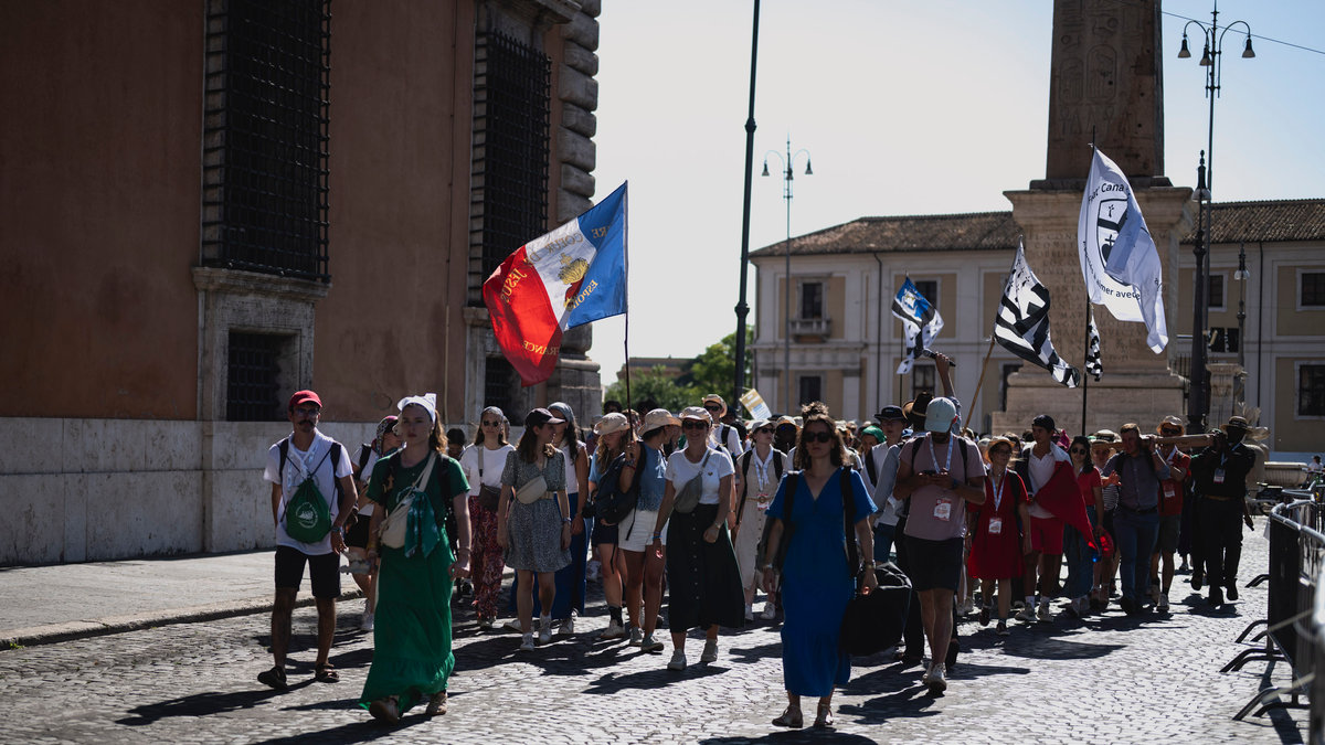 french-pilgrims-holy-door-st.-john-lateran-jubilee-youth-rome-2025