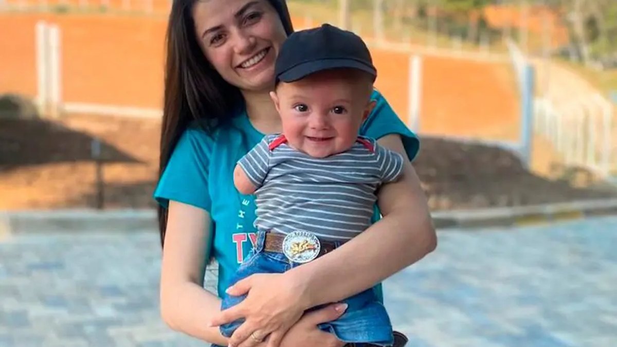 Débora e o filho Josué