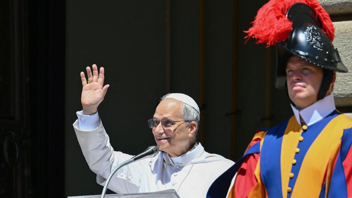 pope-leo-swiss-guard-waving.jpg