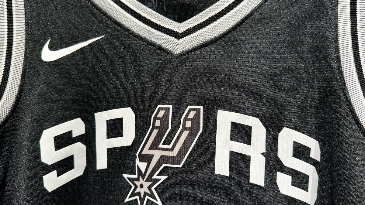Spurs jersey with the logo.