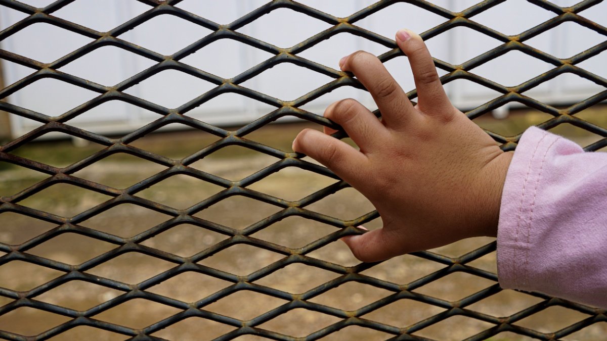 En-France-la-_double-peine_-des-enfants-exploites-par-des-reseaux-criminels.jpg