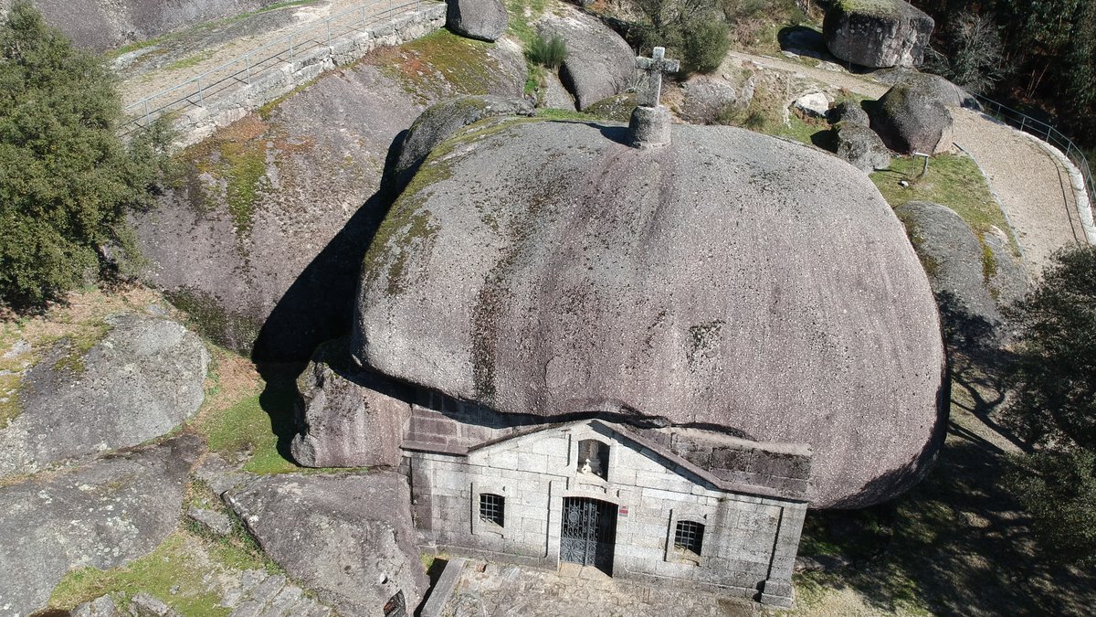 Santuario_Nossa_Senhora_da_Lapa-Vieira_do_Minho_1.jpg