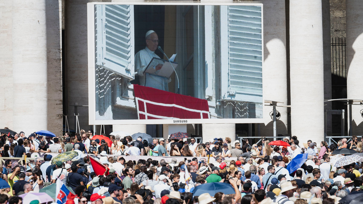 pope-leo-xiv-apostolic-palace-angelus-vatican