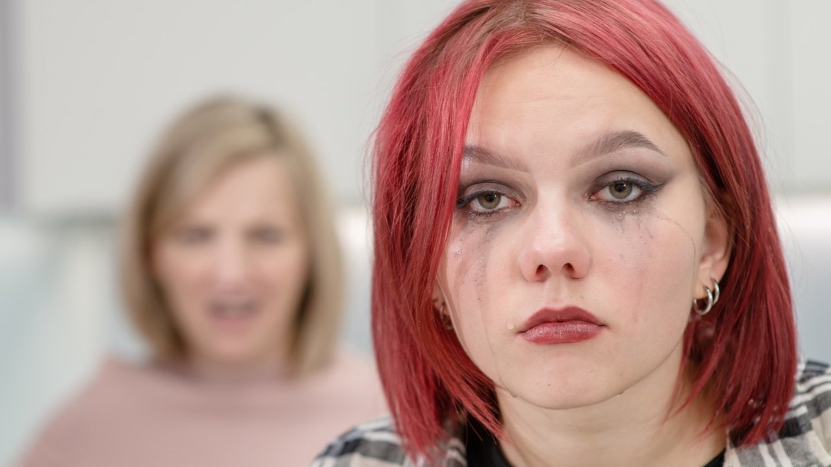 shutterstock_2118287030-mama-nastolatka.jpeg