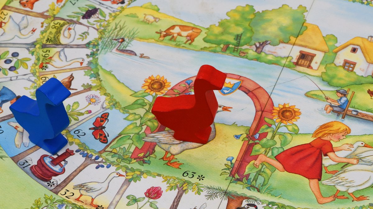 Den-Helder-Netherlands.-January-17-2025.-The-traditional-Dutch-board-game-Gooseboard.-High-quality-photo.jpg