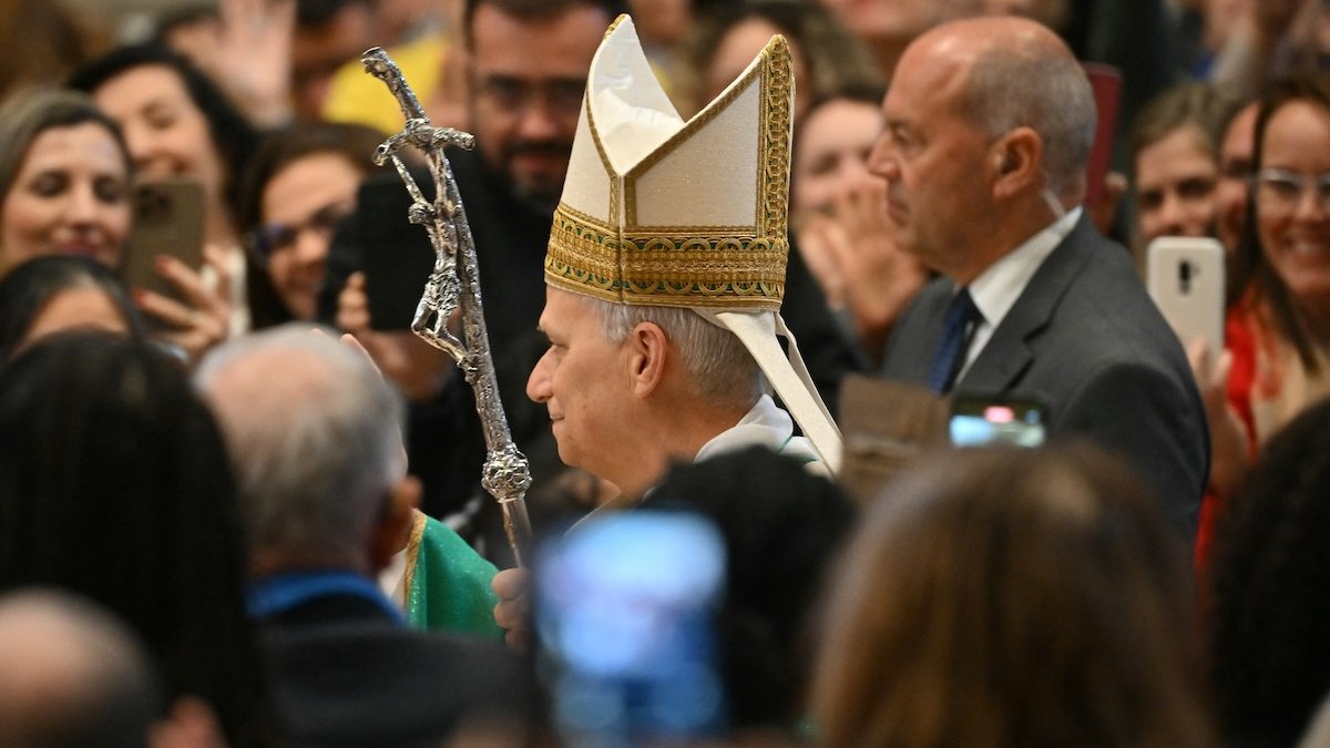 leo-crowd-bishop-hat-crozier.jpg