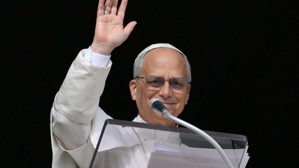 Leo-XIV-podczas-modlitwy-Aniol-Panski-@Vatican-Media.jpeg