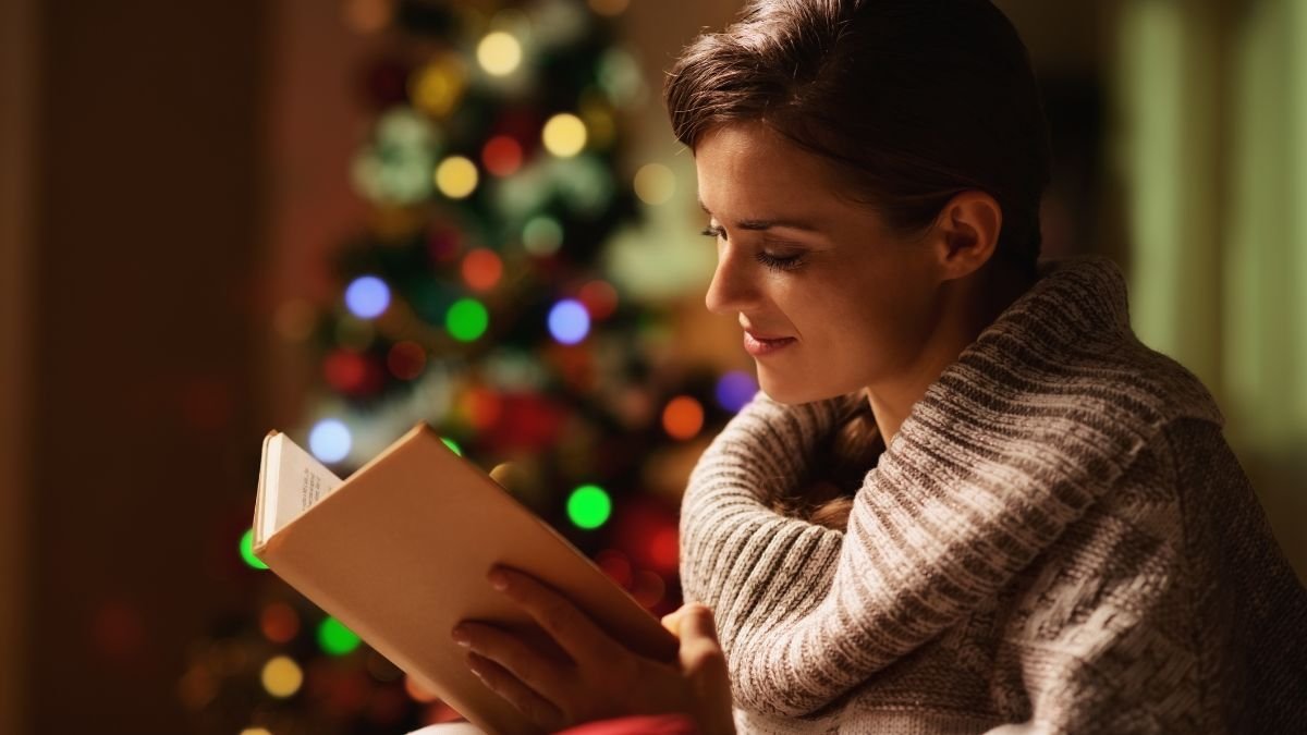 femme-lit-un-livre-noel.jpg