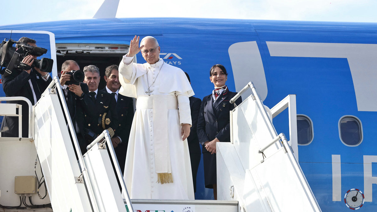 pope-leo-xiv-lebanon-president-joseph-aoun-farewell-ceremony-beirut-international-airport