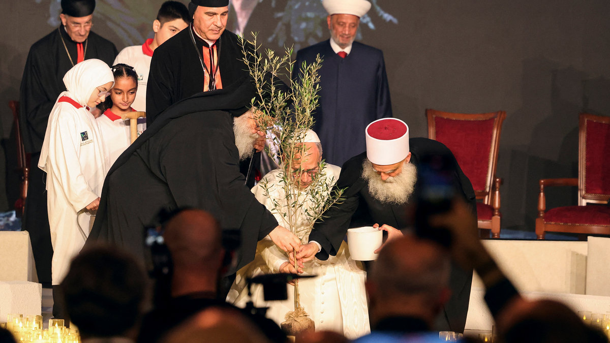 pope-leo-xiv-olive-tree-religious-leaders-ecumenical-martyrs'-square-beirut-lebanon