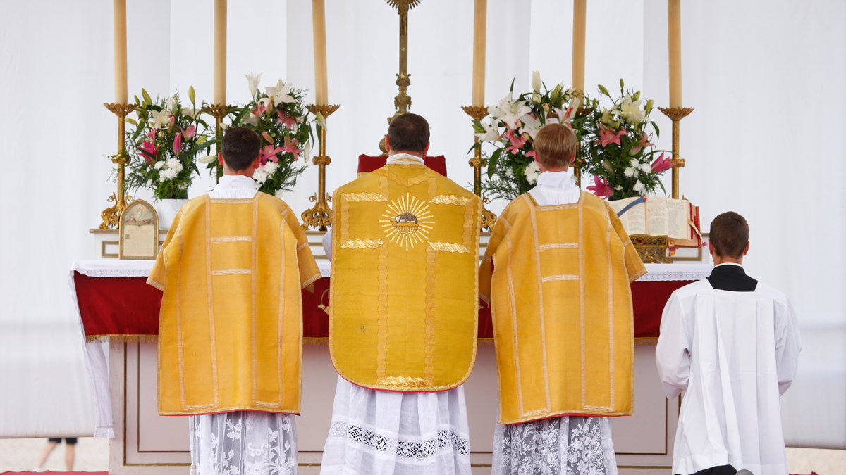 À la veille des quatre consécrations épiscopales sans mandat pontifical que s’apprête à célébrer la Fraternité sacerdotale Saint-Pie-X (FSSPX) à Écône (Suisse), le pontife les exhorte à ne pas accomplir cet "acte schismatique", plaidant pour un "chemin de dialogue".