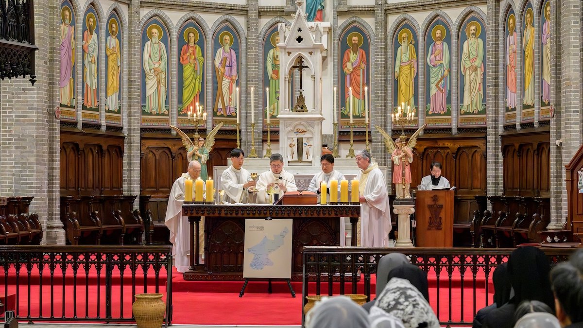 Photo-2-Archbishop-Chung-celebrates-the-1500th-Mass-for-Korea-Reconciliation-and-Unity-at-Myeongdong-Cathedral.jpg