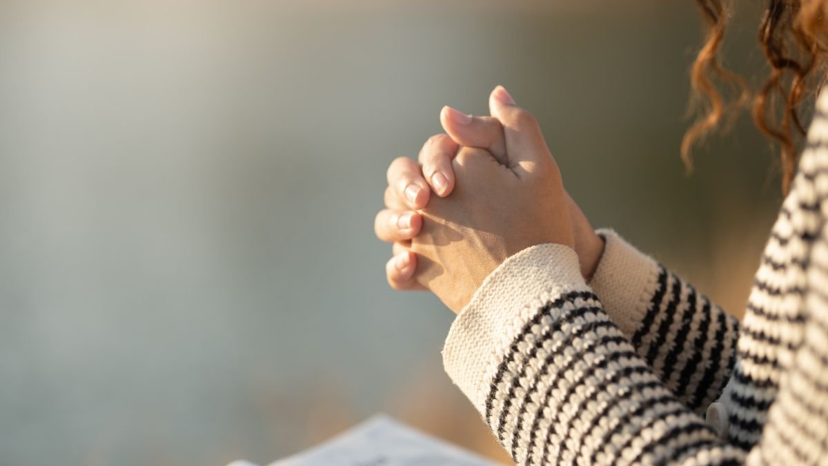 woman-pray.jpg
